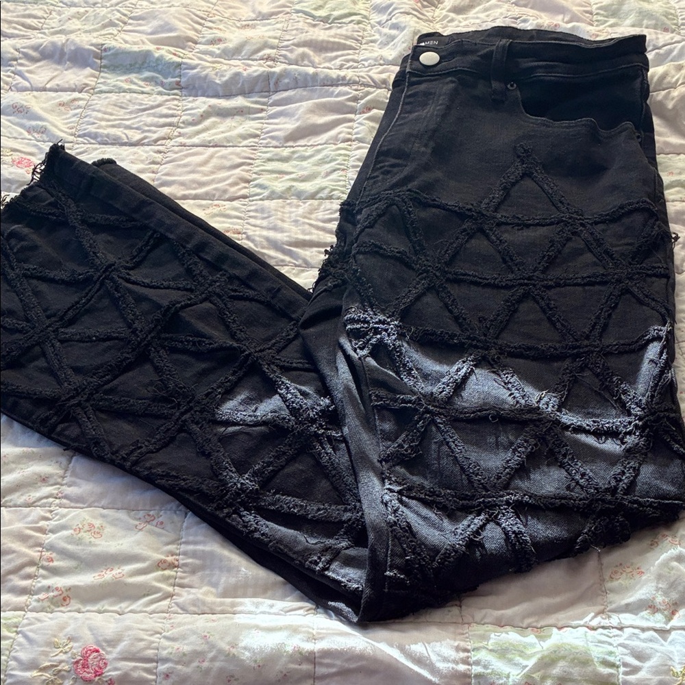 Stylish Black Textured Skinny Jeans